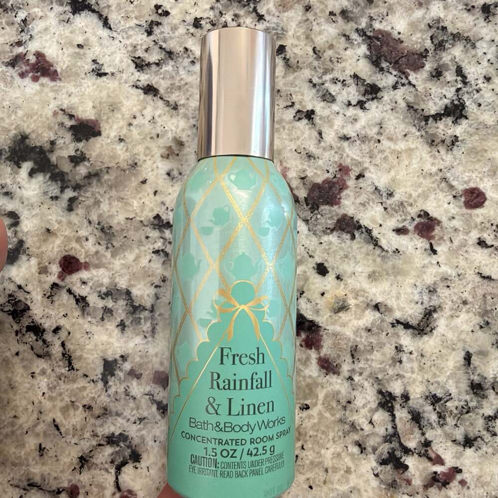 Bath and Body Works Concentrated Room Spray Fresh Rainfall & Linen 1.5 Oz